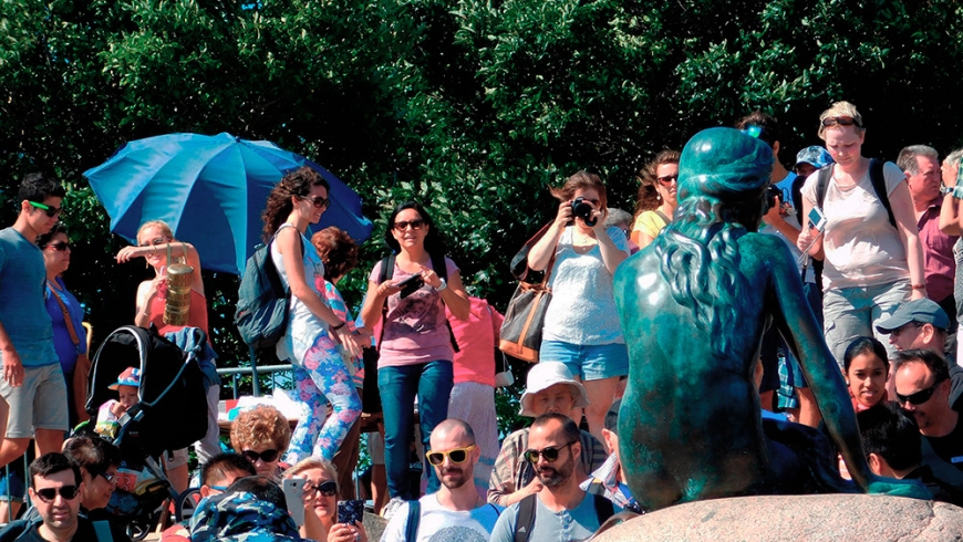 Tourists at The Little Mermaid